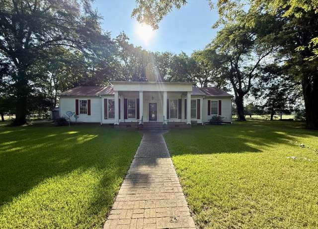 Property at 718 N Church St, Okolona, MS 38860, 4 beds, 2.5 baths