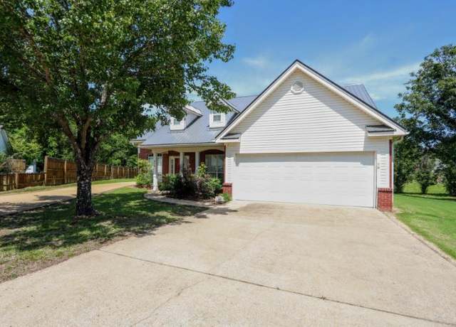 Property at 214 Ridgecrest Dr, Booneville, MS 38829, 3 beds, 2 baths