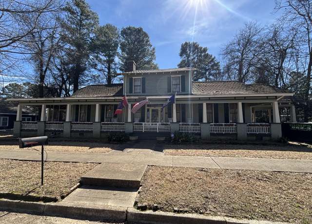 Property at 407 High St, Aberdeen, MS 39730, 3 beds, 2 baths