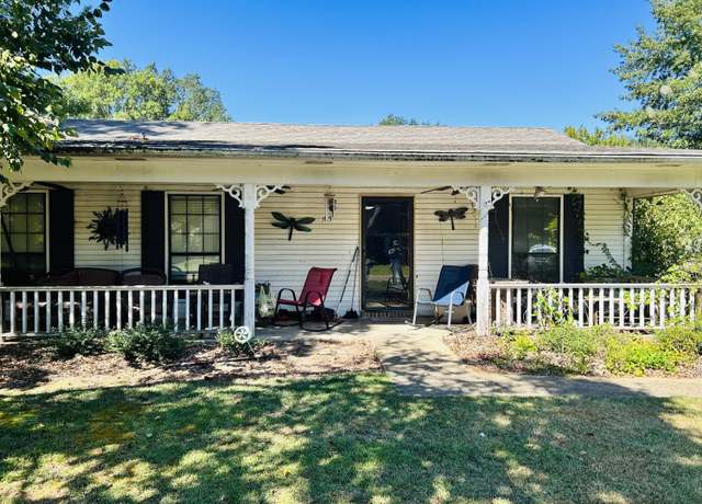 Property at 103 Parkway Ave, Nettleton, MS 38858, 3 beds, 2 baths