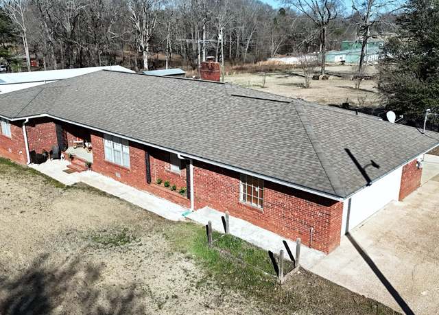 Property at 1003 Oaks Country Club Rd, New Albany, MS 38652, 3 beds, 2 baths