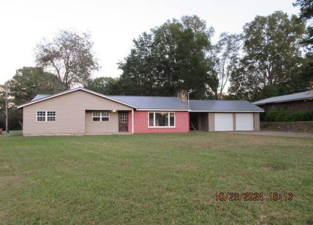 Property at 222 N Main St, Pontotoc, MS 38863, 3 beds, 2 baths