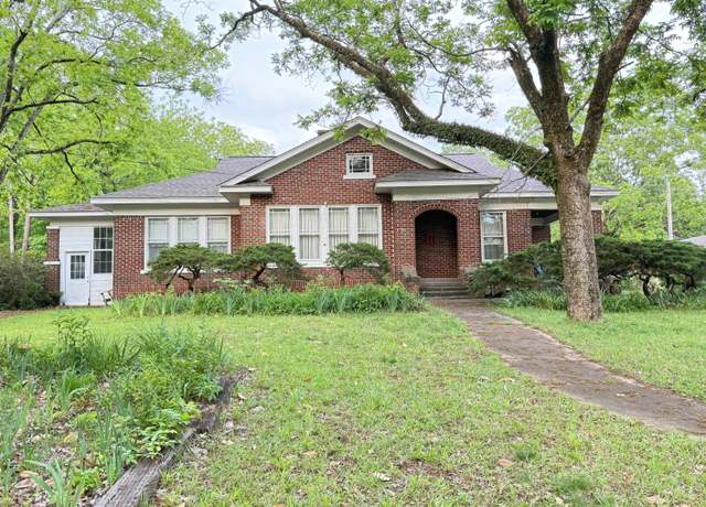 Property at 132 N Brooks St, Pontotoc, MS 38863, 3 beds, 2 baths