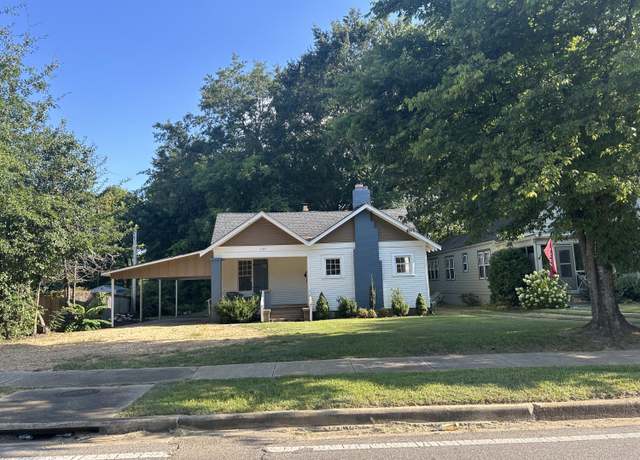 Property at 1107 W Jackson St, Tupelo, MS 38804, 3 beds, 2 baths