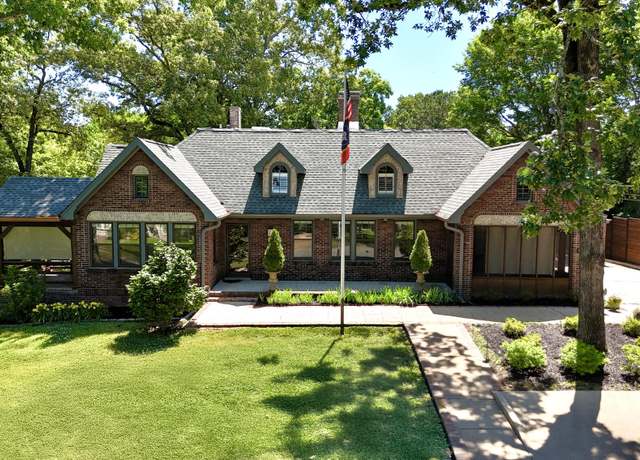 Property at 520 Robins St, Tupelo, MS 38804, 4 beds, 5 baths