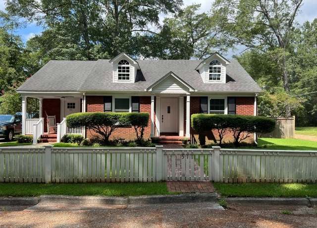 Property at 511 Jefferson St, New Albany, MS 38652, 3 beds, 1.5 baths
