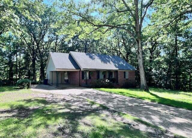 Property at 110 Wildwood Dr, Booneville, MS 38829, 4 beds, 2 baths