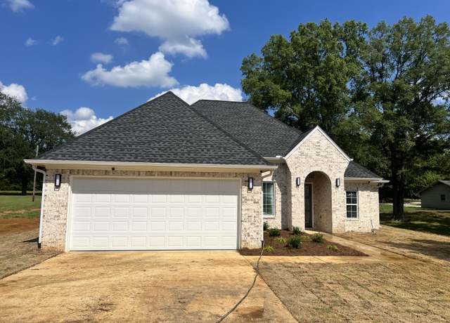 Property at 2836 Countrywood Rd, Tupelo, MS 38826, 3 beds, 2 baths
