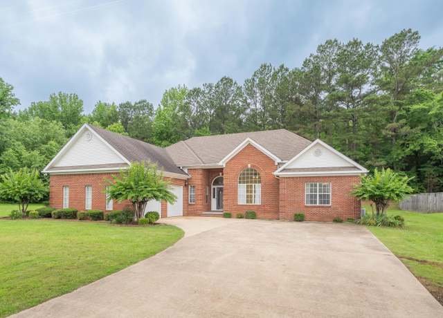 Property at 112 Oakleigh, Booneville, MS 38829, 4 beds, 3 baths