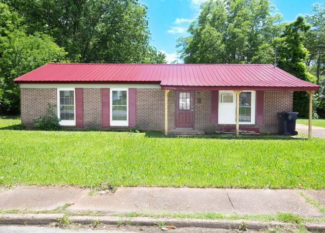 Property at 804 Allen St, Corinth, MS 38834, 3 beds, 1.5 baths