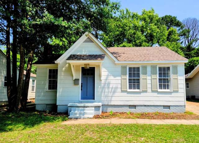 Property at 1110 W Jackson St, Tupelo, MS 38804, 3 beds, 2 baths