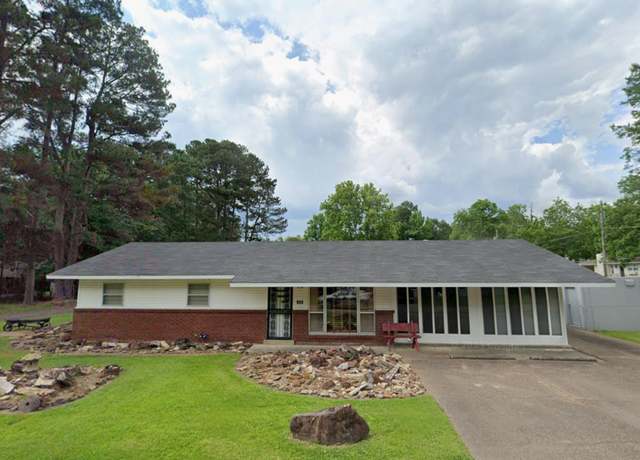 Property at 109 East Spratlin St, Bruce, MS 38915, 3 beds, 1.5 baths