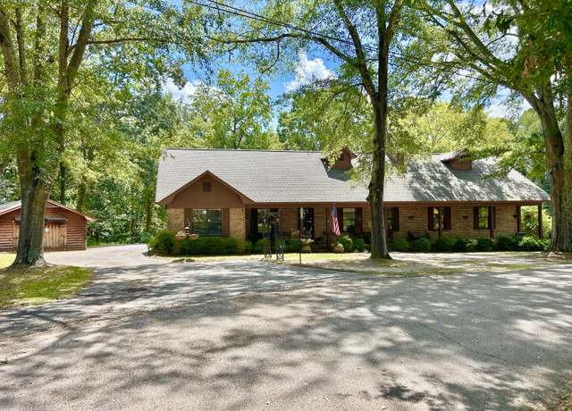 Property at 203 Farrar Dr, Fulton, MS 38843, 3 beds, 3 baths