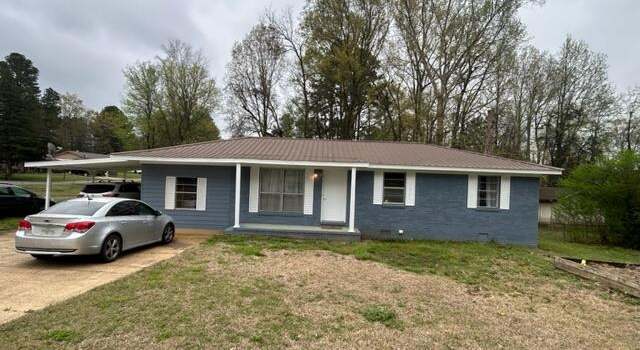 Photo of 410 Pinewood Dr, Ripley, MS 38663