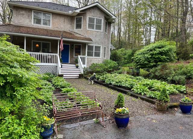 Property at 12 Hemlock Woods Dr, Highlands, NC 28741, 3 beds, 3.5 baths