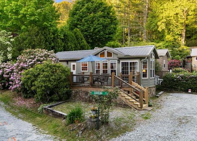 Property at 17 Carolina Ct, Highlands, NC 28741, 1 bed, 1 bath
