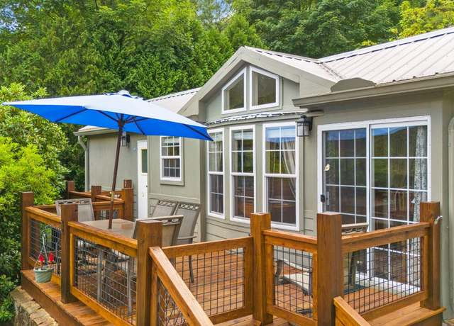 Property at 17 Carolina Ct, Highlands, NC 28741, 1 bed, 1 bath