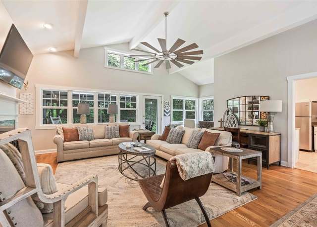 Property at 49 Jessamine Ln, Highlands, NC 28741, 3 beds, 2 baths