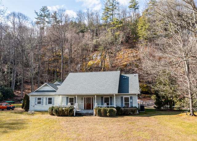 Property at 1490 Laurel Knob Rd, Cashiers, NC 28717, 3 beds, 2.5 baths
