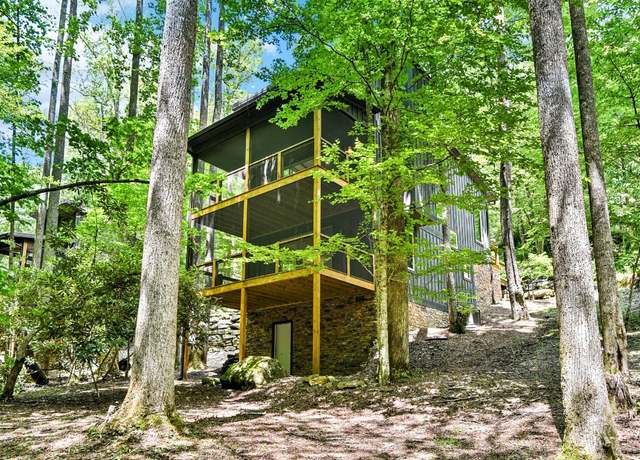 Property at 35 Creekside Village Ct, Sapphire, NC 28774, 2 beds, 2.5 baths