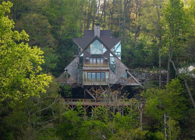 Property at 220 Worley Rd, Highlands, NC 28741, 4 beds, 4.5 baths