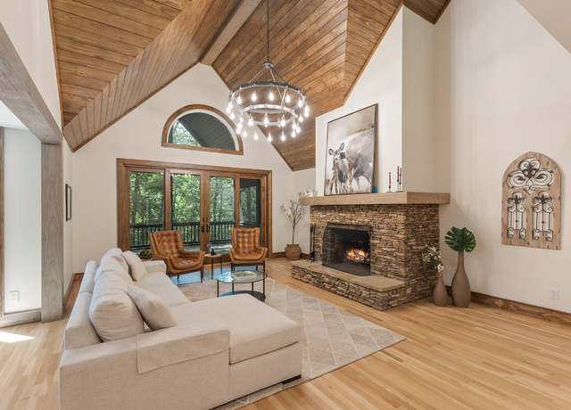 Property at 80 Ravenel Pt, Highlands, NC 28741, 6 beds, 5 baths
