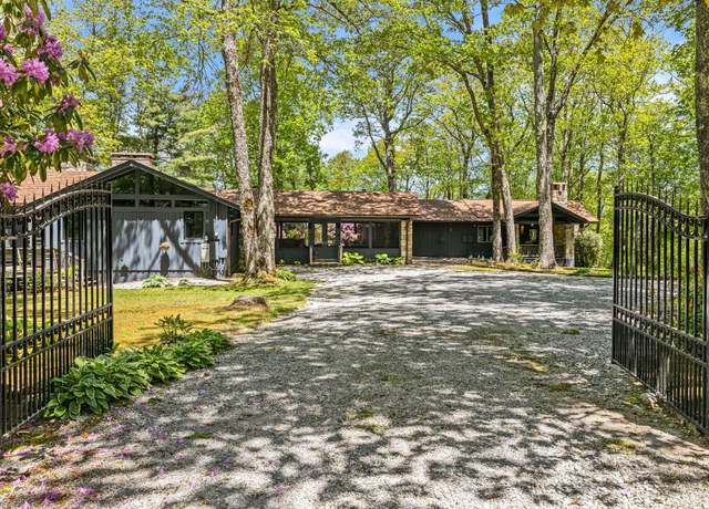 Property at 1135 Big Bear Pen Rd, Highlands, NC 28741, 4 beds, 3.5 baths