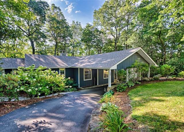 Property at 140 Hemlock Woods Dr, Highlands, NC 28741, 2 beds, 2 baths