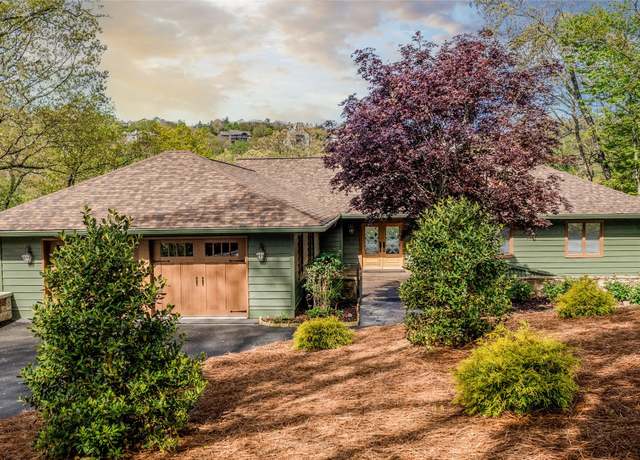 Property at 16 S Sassafras Ct, Highlands, NC 28741, 4 beds, 4.5 baths