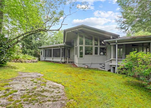 Property at 518 Country Club Dr, Highlands, NC 28741, 4 beds, 3 baths