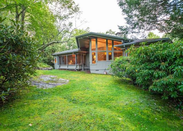 Property at 518 Country Club Dr, Highlands, NC 28741, 3 beds, 3 baths