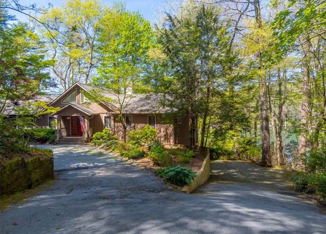 Property at 320 Club Dr, Sapphire, NC 28774, 3 beds, 3.5 baths