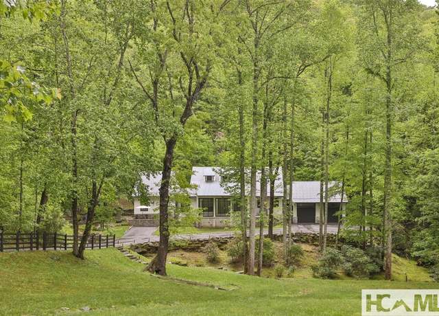 Property at 67 Chimney Overlook Dr, Scaly Mountain, NC 28775, 3 beds, 2 baths