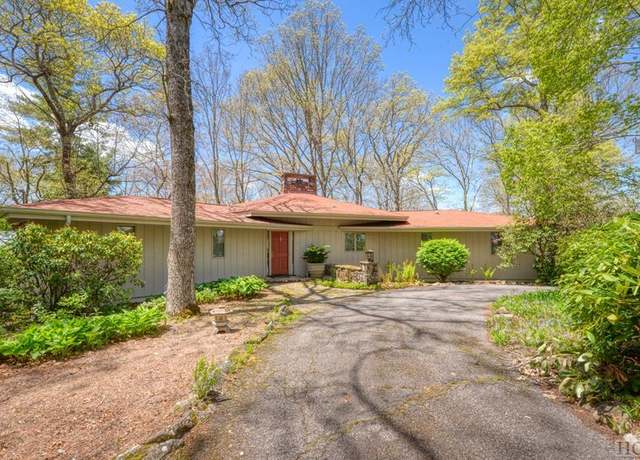 Property at 230 Lucerne Dr, Highlands, NC 28741, 2 beds, 2 baths