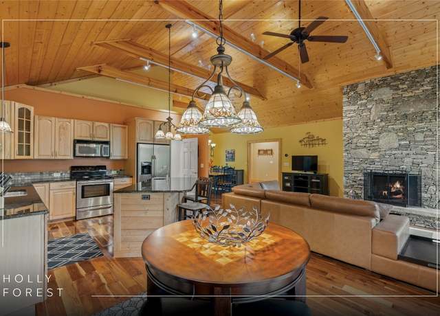 Property at 62 Plum Ct, Sapphire, NC 28774, 3 beds, 2 baths