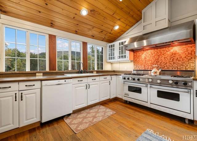 Property at 492 Bull Pen Rd, Cashiers, NC 28717, 3 beds, 2 baths