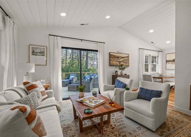Property at 322 Satulah Ridge Rd, Highlands, NC 28741, 2 beds, 2.5 baths