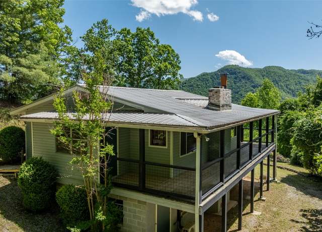 Property at 228 Mountain Laurel Dr, Franklin, NC 28734, 1 bed, 2 baths