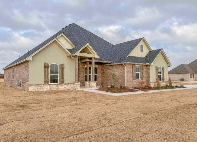 Property at 7056 Chestnut Ln, Enid, OK 73703, 4 beds, 3 baths