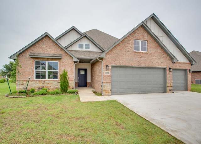 Property at 1102 Sawgrass Ln, Enid, OK 73703, 4 beds, 3 baths