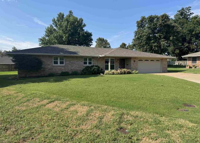 Property at 320 Parker Dr, Enid, OK 73701, 3 beds, 2 baths