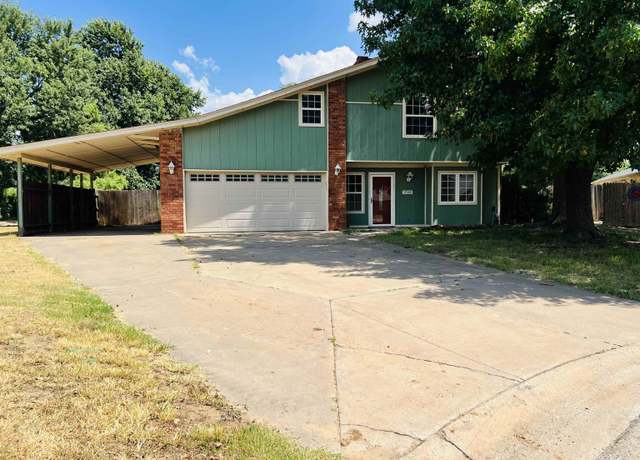Property at 1702 Buckboard Ln, Enid, OK 73703, 3 beds, 2.5 baths