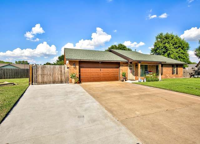 Property at 2901 Williamsburg, Enid, OK 73703, 3 beds, 2 baths