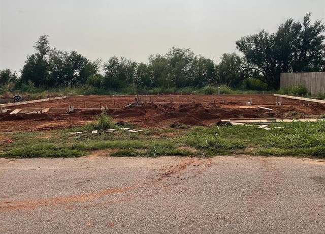 Property at 411 Osborn Dr, Hennessey, OK 73742, 3 beds, 2 baths