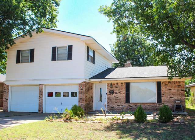 Property at 1351 S Johnson St, Enid, OK 73703, 3 beds, 2.5 baths
