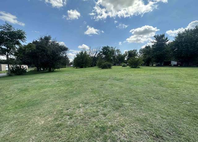 Property at 1905 Madison Ave, Woodward, OK 73801