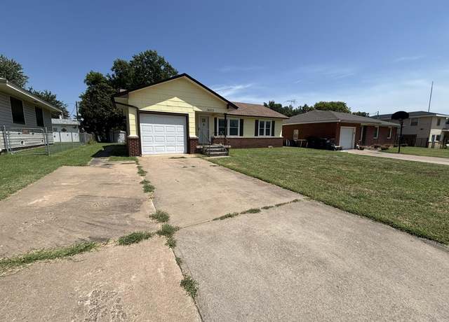 Property at 1625 N Monroe St, Enid, OK 73701, 3 beds, 1 bath