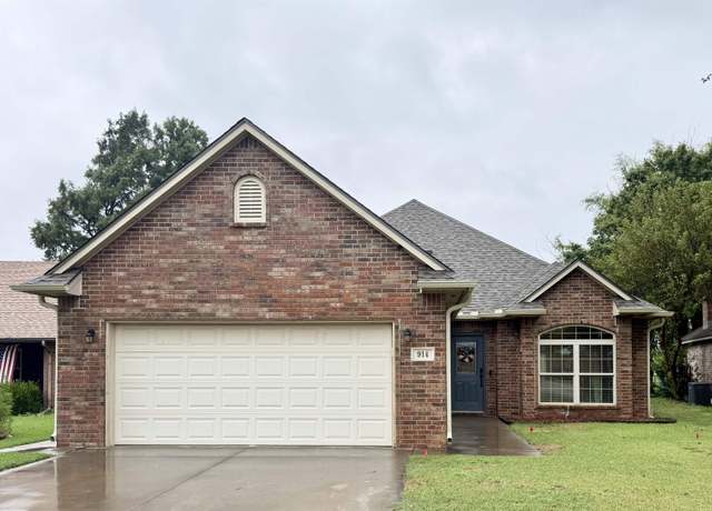 Property at 914 Blue Stem Rd, Enid, OK 73703, 3 beds, 2 baths