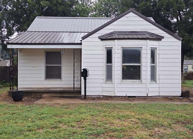 Property at 1618 S Monroe St, Enid, OK 73701, 2 beds, 1 bath