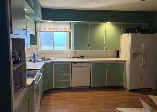 Property at 425 S 19th St, Enid, OK 73701, 3 beds, 2 baths